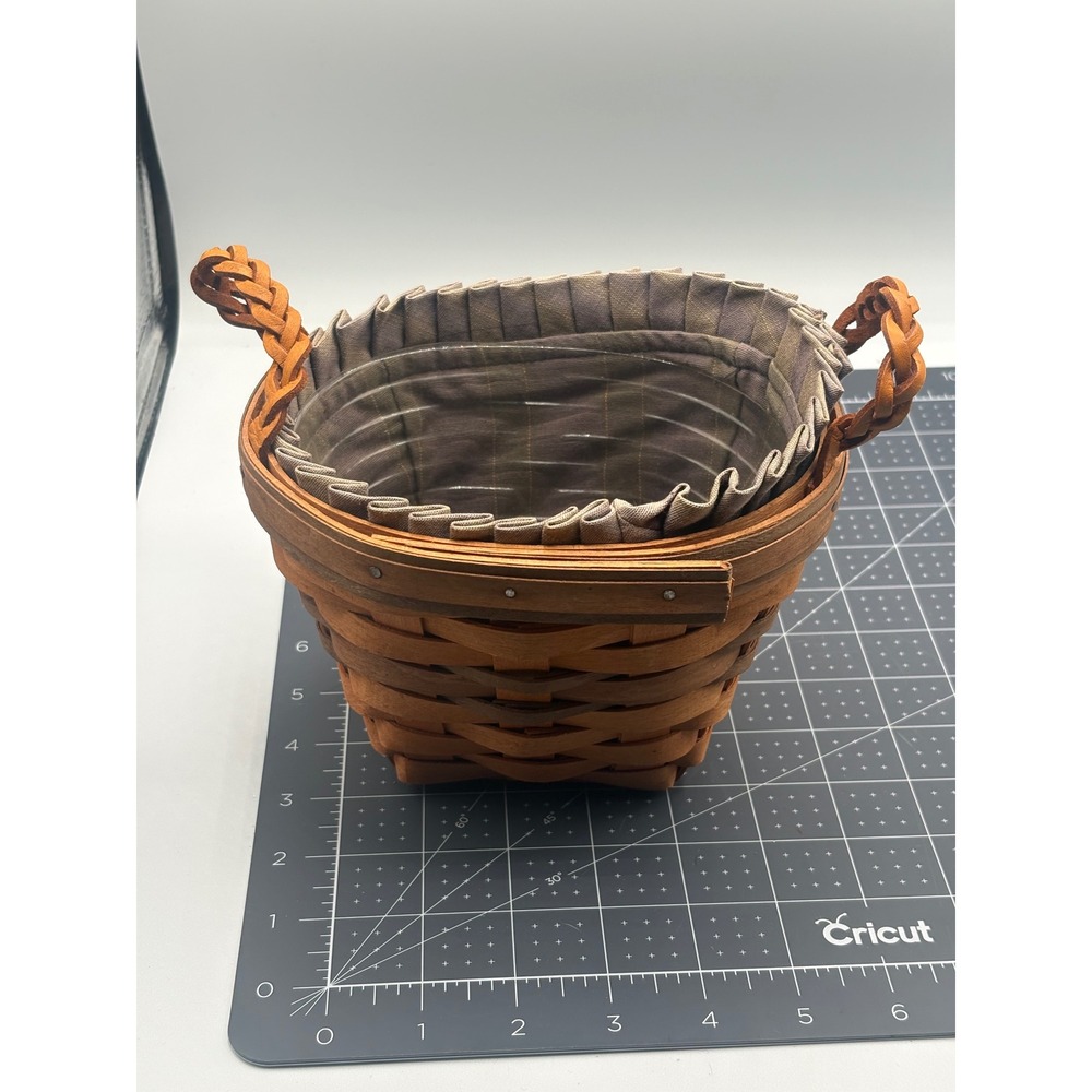 Longaberger 1999 Collectors Club Basket with Liner and Protector Brown Wood